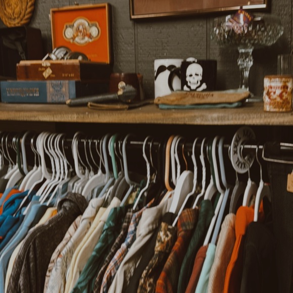 OohVintageGrace (Closet clean out & Secondhand picks for you) 🖤 - Picture 13 of 16